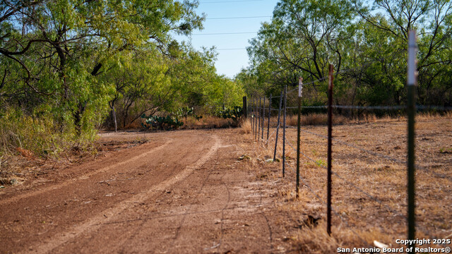 Listing photo id 40 for 6505 Fm 541  