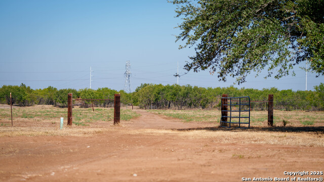 Listing photo id 45 for 6505 Fm 541  