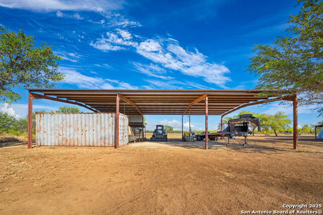 Listing photo id 3 for 6505 Fm 541  