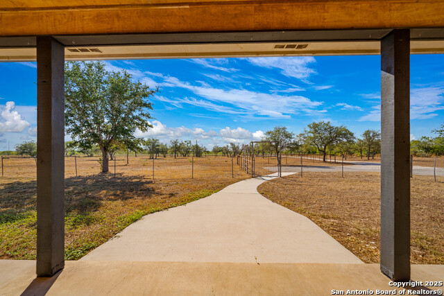 Listing photo id 50 for 6505 Fm 541  