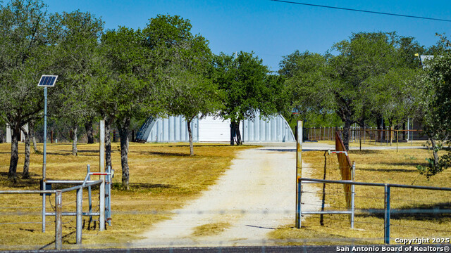 Listing photo id 53 for 6505 Fm 541  