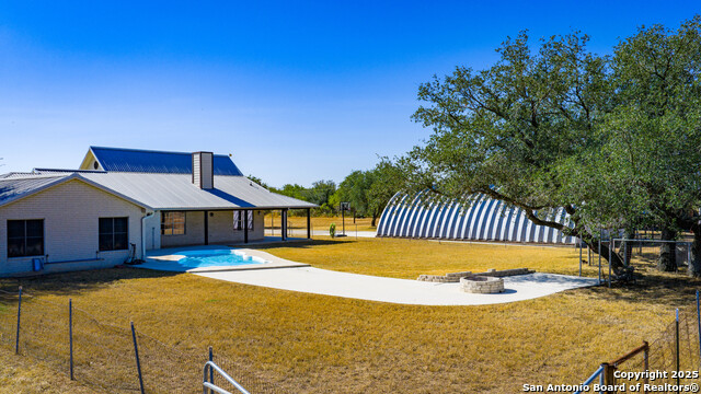 Listing photo id 7 for 6505 Fm 541  