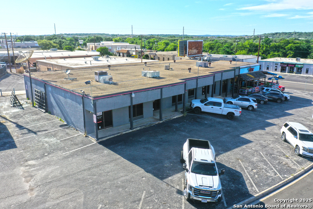 Listing photo id 3 for 12153 Valliant  1-3