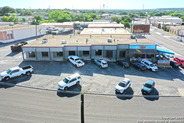 Listing photo id 4 for 12153 Valliant  1-3