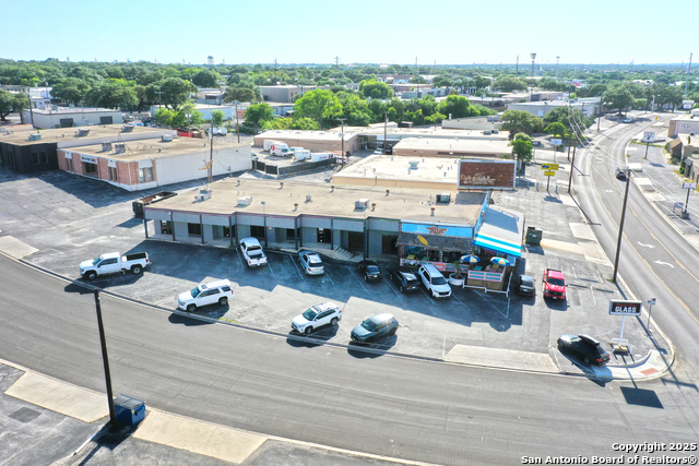 Listing photo id 5 for 12153 Valliant  1-3