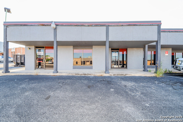 Listing photo id 6 for 12153 Valliant  1-3