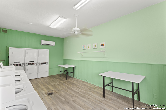 Image 23 of 27 For 8702 Village Dr  103