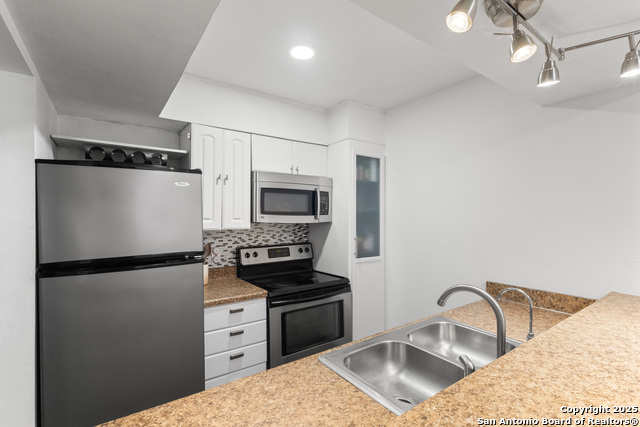 Image 8 of 27 For 8702 Village Dr  103