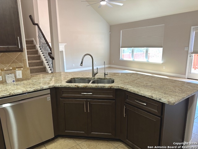 Listing photo id 12 for 3215 Highline