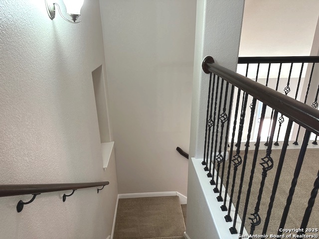 Listing photo id 29 for 3215 Highline