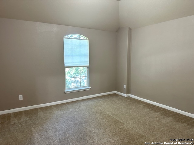 Listing photo id 32 for 3215 Highline