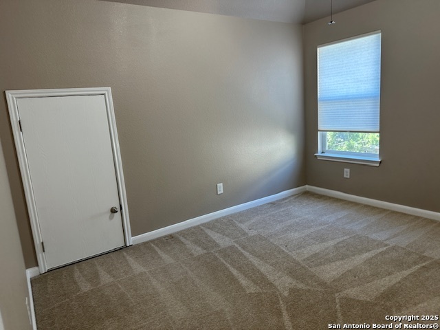 Listing photo id 37 for 3215 Highline