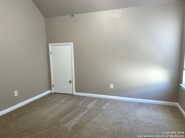 Listing photo id 38 for 3215 Highline