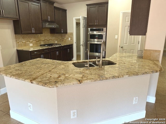 Listing photo id 7 for 3215 Highline