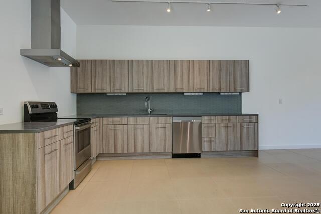 Listing photo id 8 for 119 Marcia  