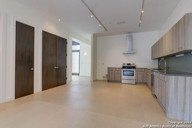 Listing photo id 6 for 119 Marcia  