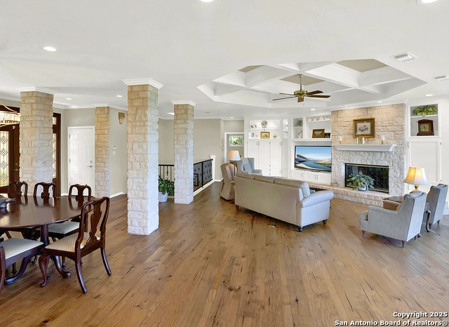 Listing photo id 8 for 2406 Connie  