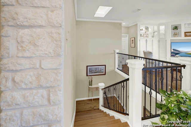 Listing photo id 15 for 2406 Connie  