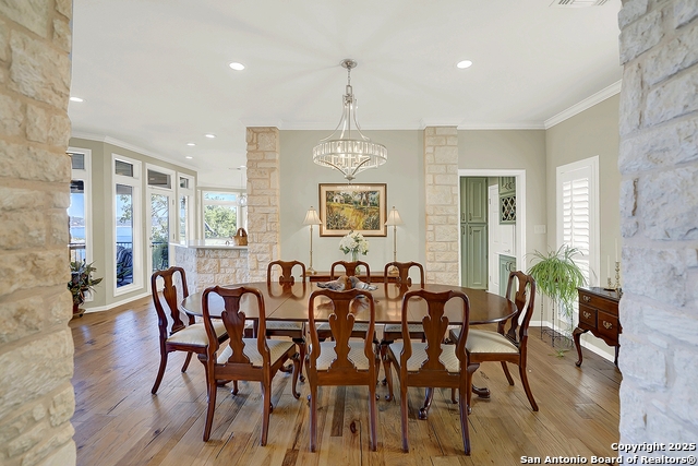 Listing photo id 16 for 2406 Connie  