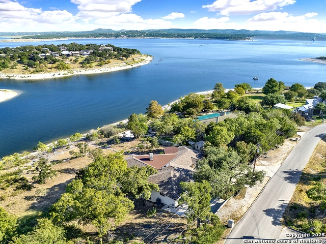 Listing photo id 0 for 2406 Connie  