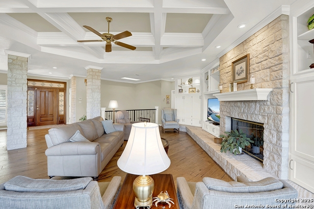 Listing photo id 19 for 2406 Connie  