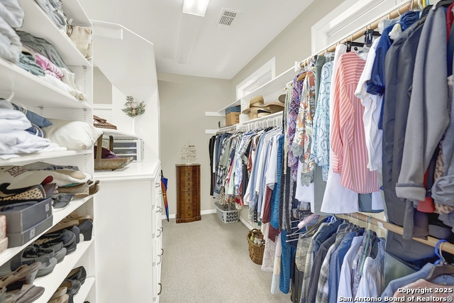 Listing photo id 23 for 2406 Connie  