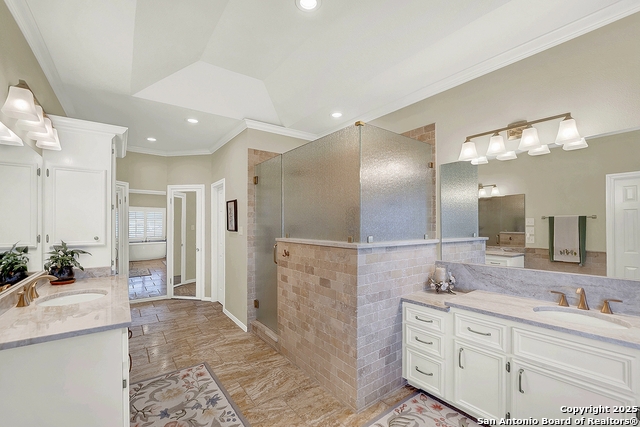 Listing photo id 25 for 2406 Connie  