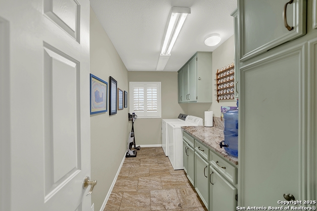 Listing photo id 26 for 2406 Connie  