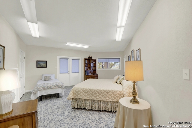 Listing photo id 27 for 2406 Connie  