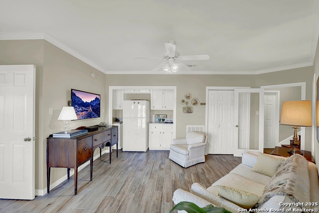 Listing photo id 30 for 2406 Connie  