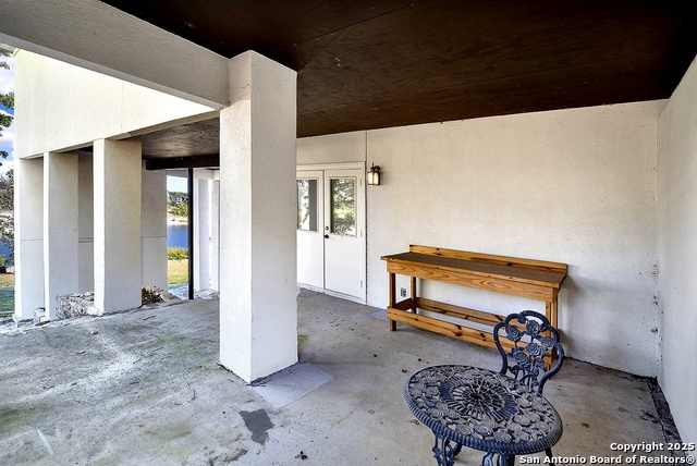 Listing photo id 33 for 2406 Connie  