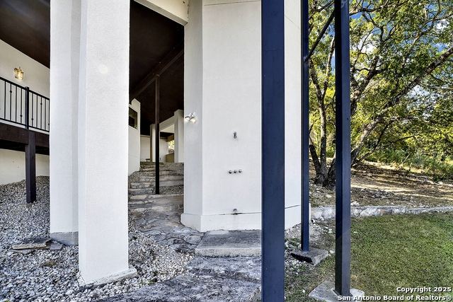 Listing photo id 34 for 2406 Connie  