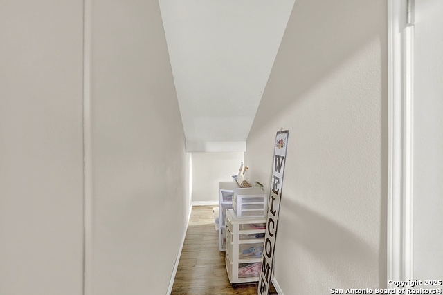 Listing photo id 36 for 2406 Connie  