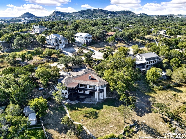 Listing photo id 40 for 2406 Connie  