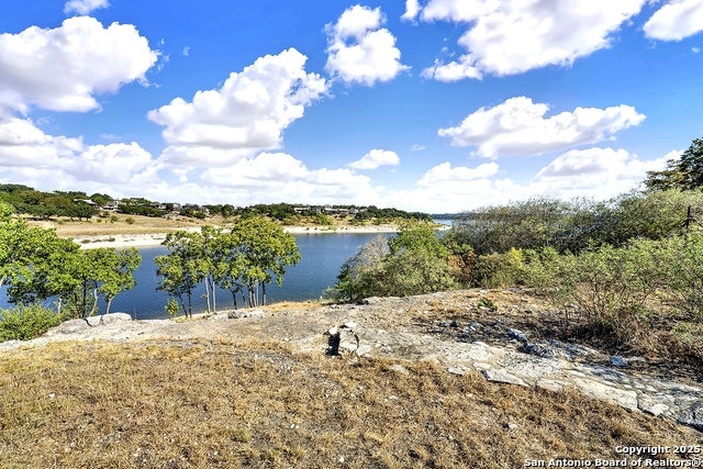 Listing photo id 42 for 2406 Connie  