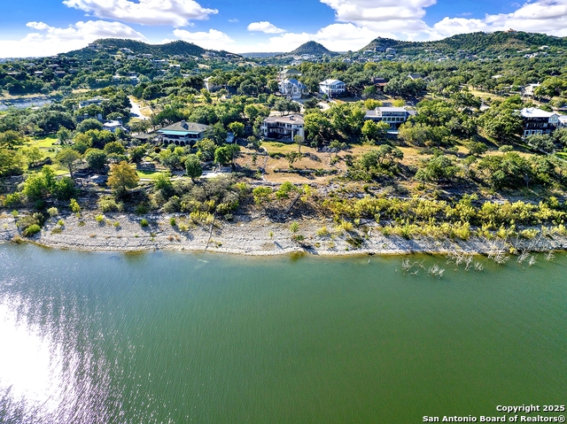 Listing photo id 43 for 2406 Connie  