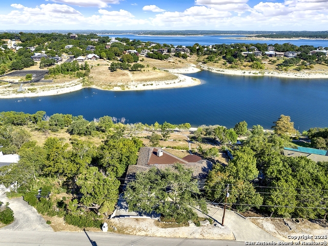 Listing photo id 45 for 2406 Connie  