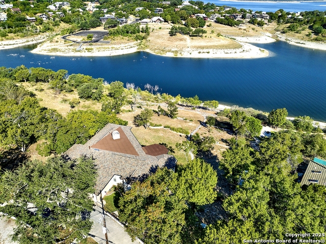 Listing photo id 46 for 2406 Connie  