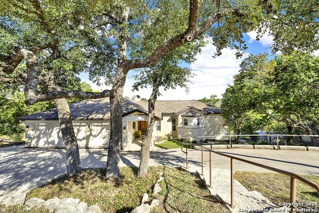 Listing photo id 3 for 2406 Connie  