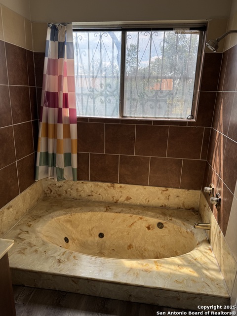 Listing photo id 12 for 1240 Rice Rd