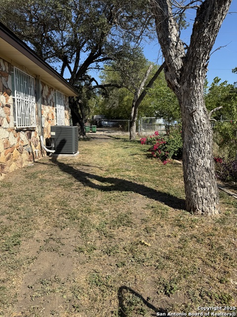 Listing photo id 31 for 1240 Rice Rd