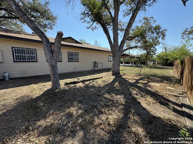 Listing photo id 36 for 1240 Rice Rd