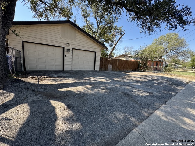 Listing photo id 2 for 1240 Rice Rd