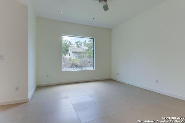 Listing photo id 9 for 119 Marcia