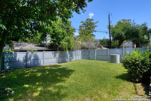 Listing photo id 35 for 119 Marcia