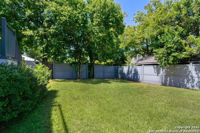 Listing photo id 36 for 119 Marcia