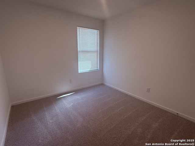 Listing photo id 6 for 3753 Swift Fox