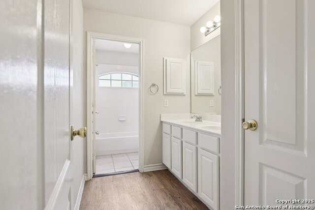 Image 21 of 51 For 26118 Meadowlark Bay