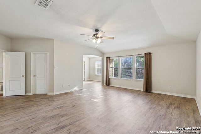 Image 34 of 51 For 26118 Meadowlark Bay