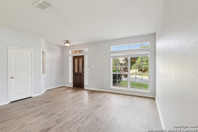 Image 5 of 51 For 26118 Meadowlark Bay